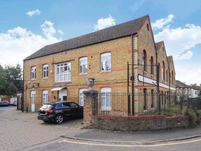 Apartment for rent in Widmore, Greater London