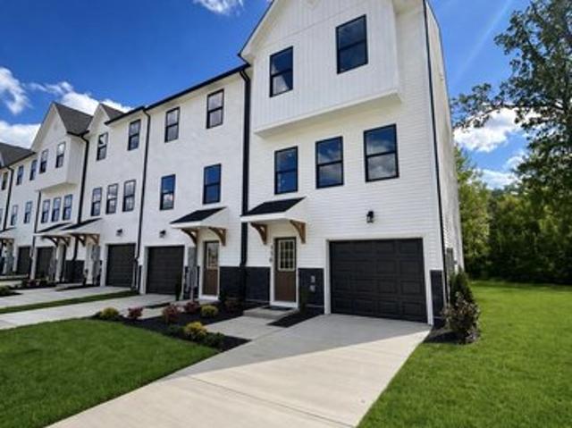 Townhouse for sale in Virginia