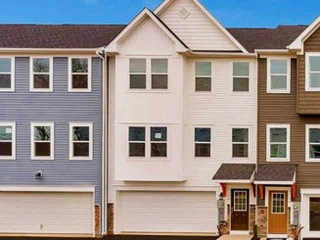 Townhouse for sale in Bunker Hill, West Virginia