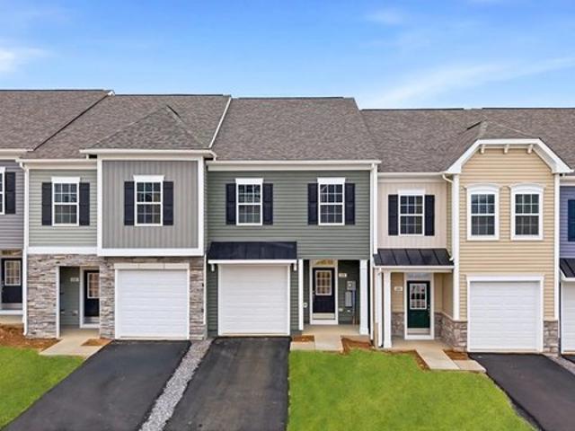 Townhouse for sale in Falling Waters, West Virginia