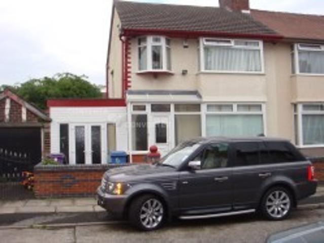 Room for rent in Stoneycroft, Calderstones