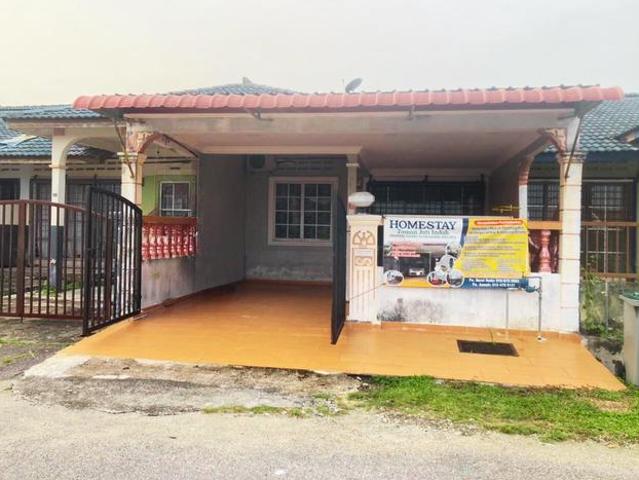 Terraced House for sale in Malaka