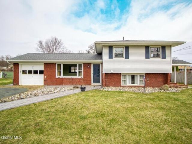 House for sale in Latham