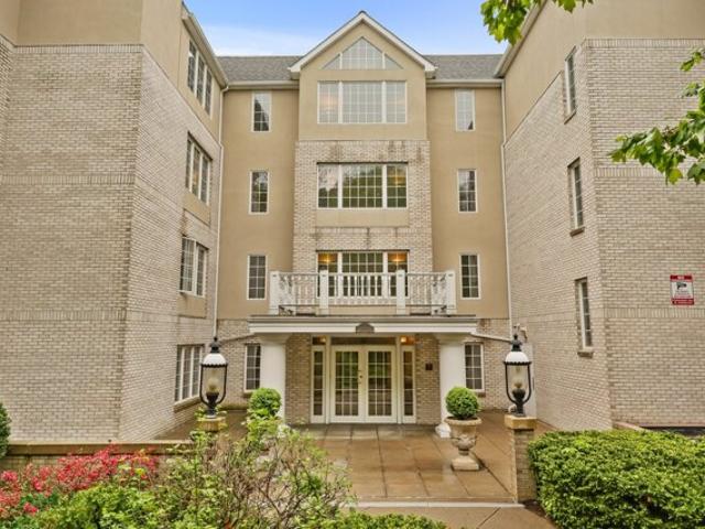 Condo for sale in Greenwich