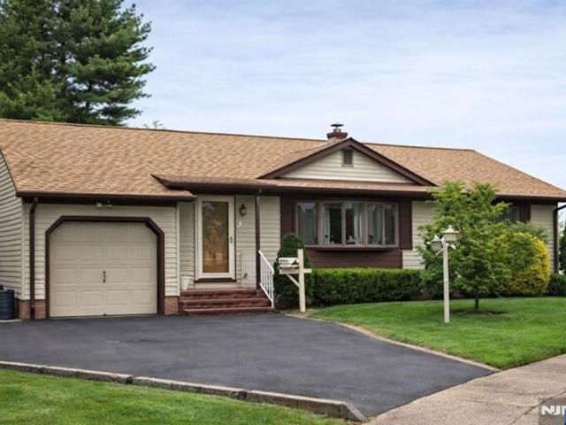 House for sale in Elmwood Park, New Jersey