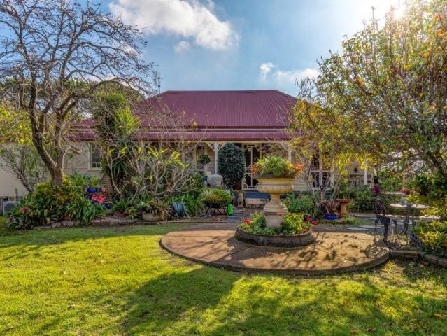 Cottage for sale in Brookfield, New South Wales