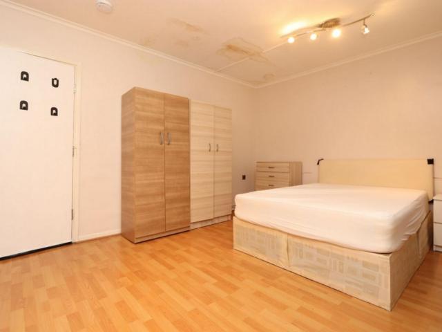 Room for rent in Avebury Estate, Bethnal Green