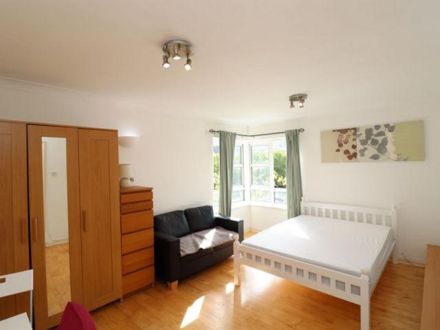 Room for rent in Aberfeldy Village, Blackwall