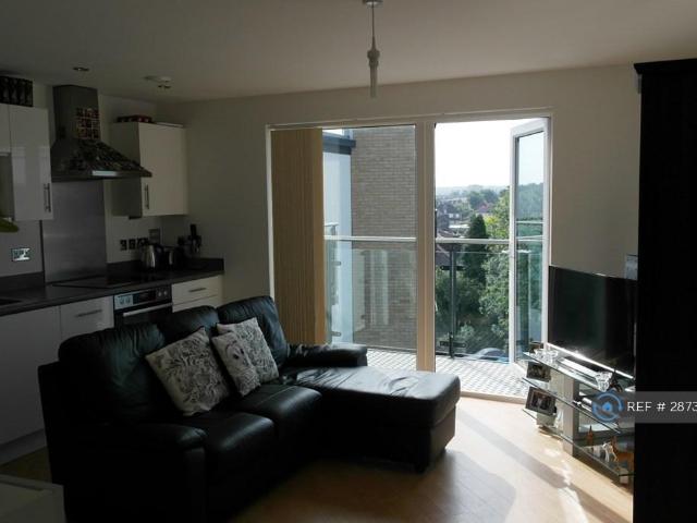 Apartment for rent in Widmore, Greater London