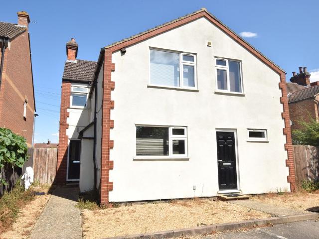 Apartment for rent in Queens Park, Bedford