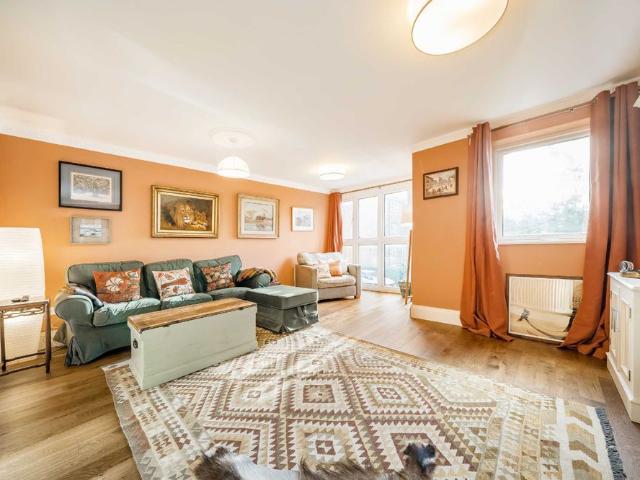 House for rent in Brondesbury, Greater London