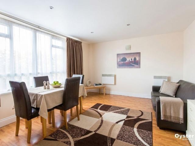 Apartment for rent in Little Stanmore, Greater London