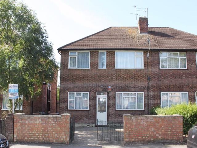Apartment for rent in Queensbury, Greater London