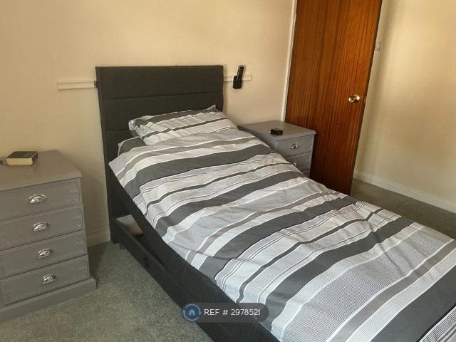 Room for rent in Creekmoor, Poole
