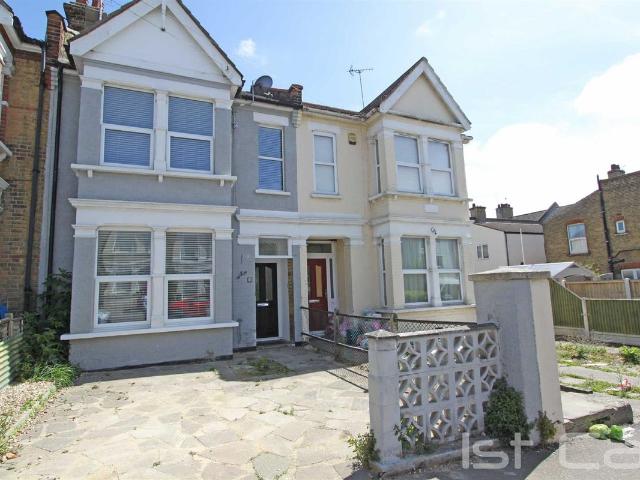 Room for rent in Kursaal Estate, Alton Barnes