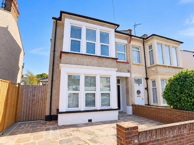 Room for rent in Kursaal Estate, Southend-on-Sea