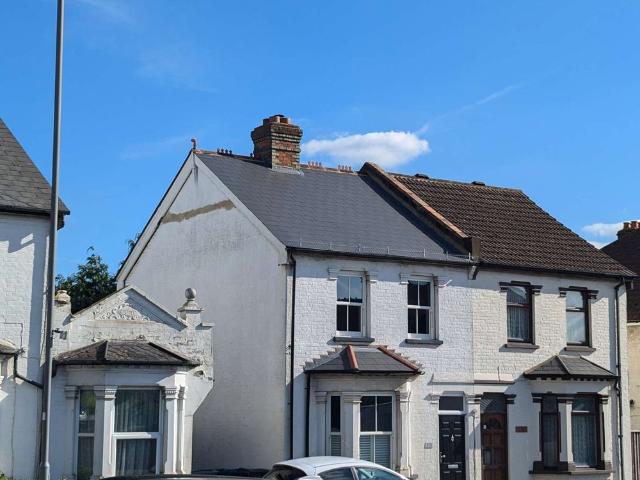 Room for rent in Hook, Greater London