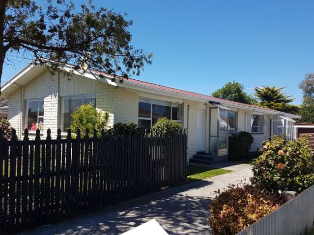Apartment for rent in Chaslands, Canterbury