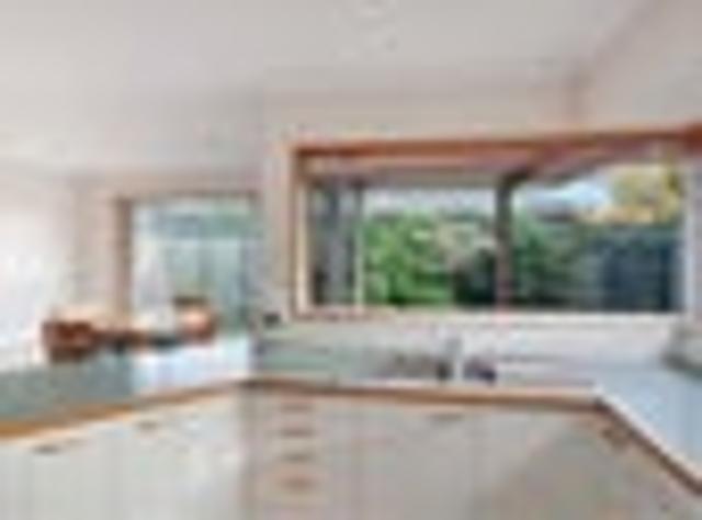 Townhouse for rent in Chaslands, Canterbury