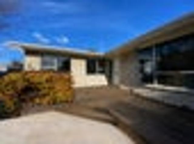 House for rent in Chaslands, Canterbury