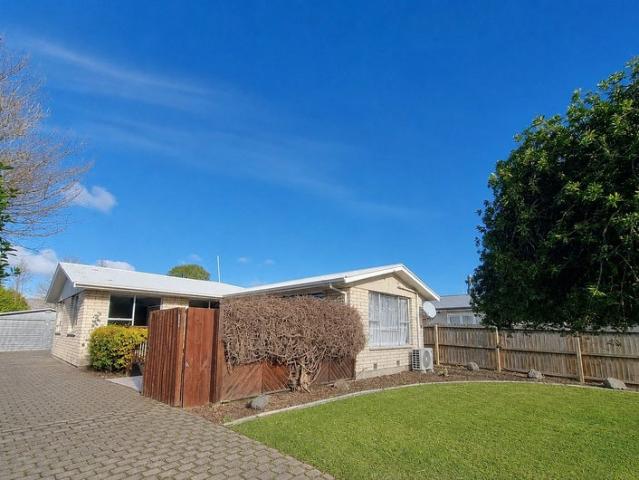 House for rent in Chaslands, Canterbury