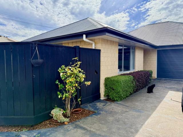 House for rent in Chaslands, Canterbury