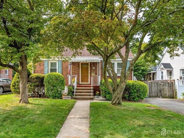 House for sale in Edison