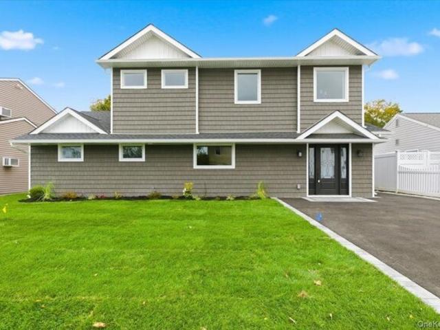 House for sale in Bethpage, New York