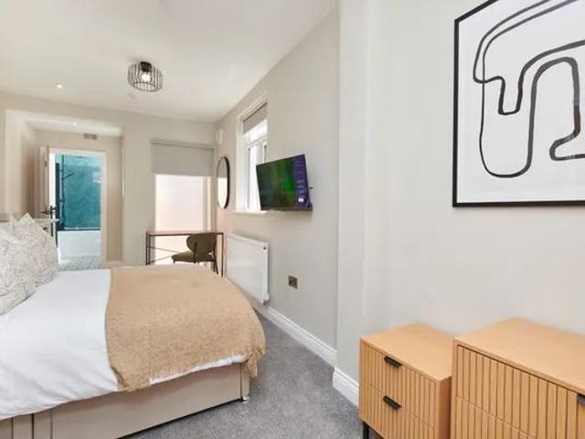 Studio for rent in Haddon, East Midlands
