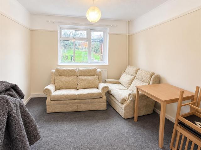 House for rent in Woodside, North Watford