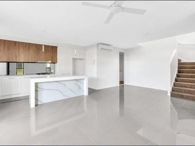 Townhouse for rent in Waterville Residences, Gold Coast City