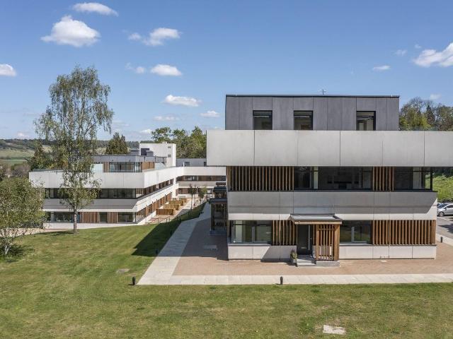 Apartment for rent in Pachesham Park, Surrey