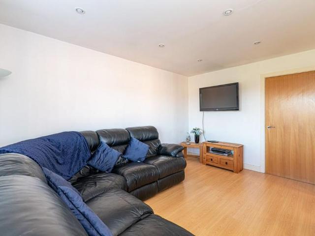 Apartment for rent in Hough Green, Two Mills