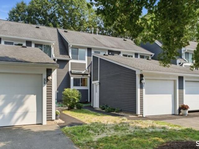 House for sale in Simsbury, Connecticut