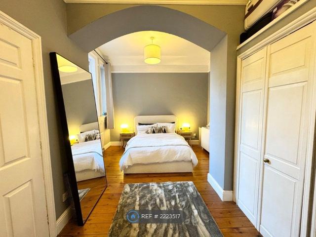 Apartment for rent in London Borough of Merton, Merton Park