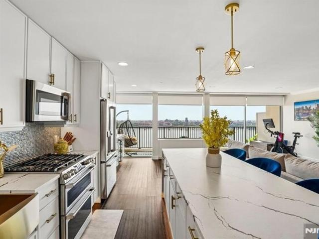 Property for sale in Fort Lee, New Jersey
