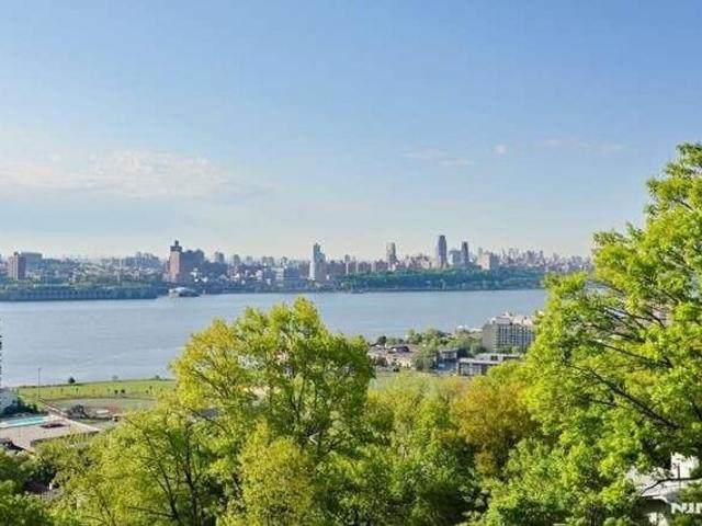 Property for sale in Fort Lee, New Jersey