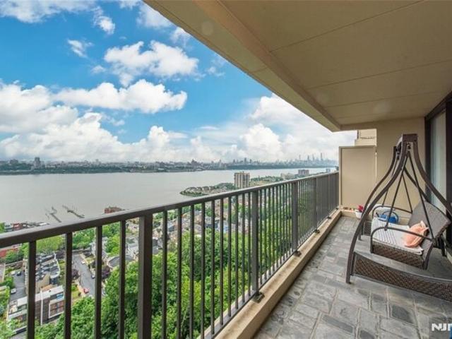 Property for sale in Fort Lee, New Jersey
