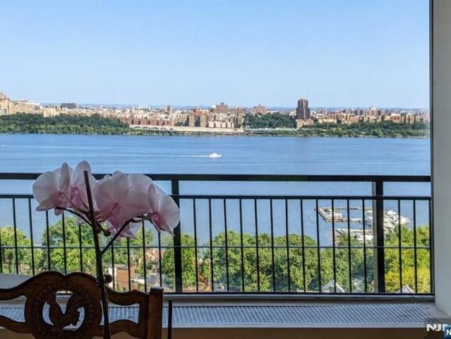 Property for sale in Fort Lee, New Jersey