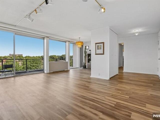 Property for sale in Fort Lee, New Jersey