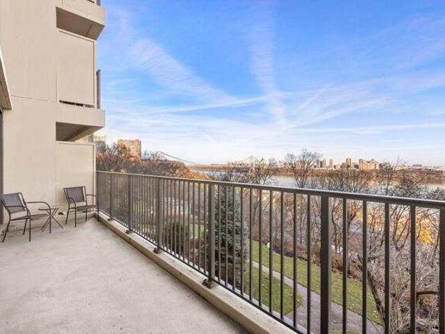 Condo for sale in Fort Lee, New Jersey