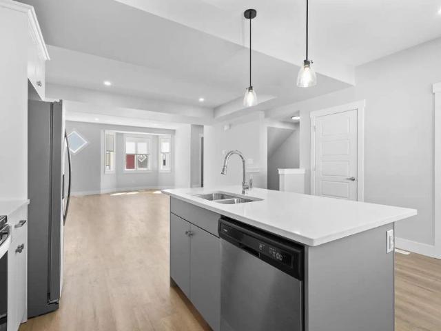 Townhouse for rent in Warman