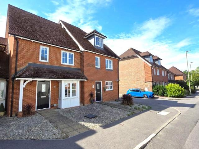 House for rent in Meath Green, Reigate and Banstead