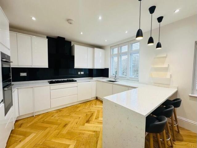 Apartment for rent in London Borough of Ealing, Park Royal