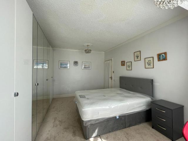 Room for rent in London Borough of Ealing, Park Royal