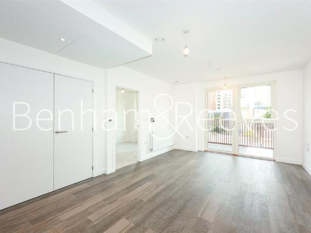Apartment for rent in London Borough of Ealing, Park Royal