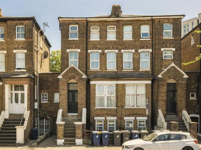 House for rent in London Borough of Ealing, Park Royal