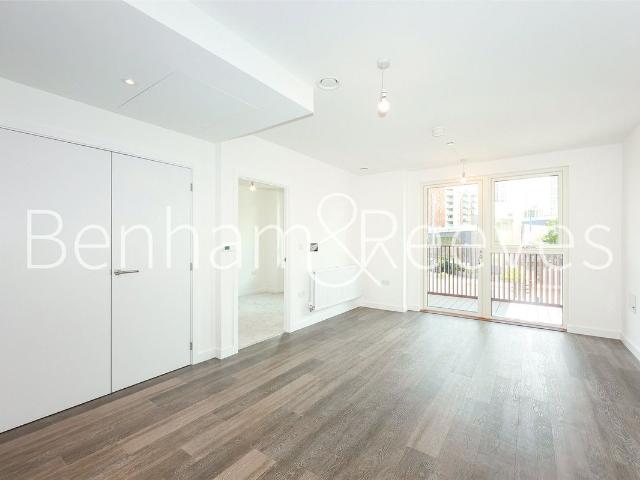 Apartment for rent in London Borough of Ealing, Park Royal