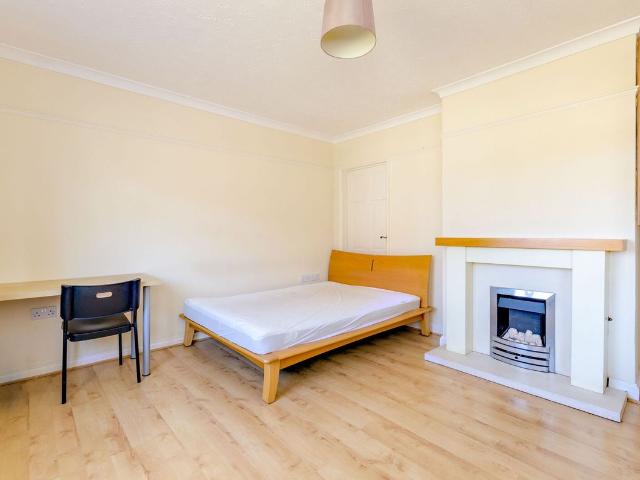 House for rent in Bellfields, Guildford
