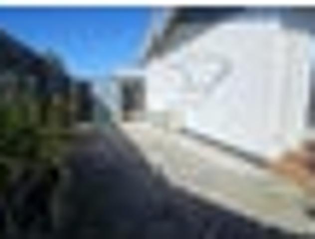 Townhouse for rent in Chaslands, Canterbury